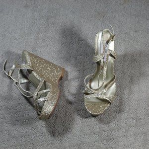Dyeables Size 5.5M Gold Glitter Wedge 5 " Heels NWOT